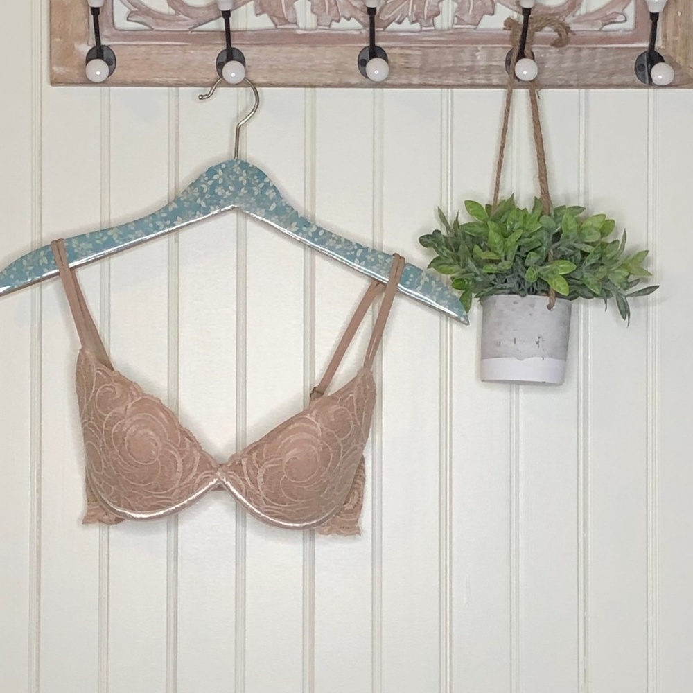 Victoria's Secret Very Sexy Push Up Bra 34C Nude